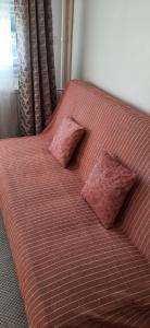 a large bed with two pink pillows on it at Appartement entier lumineux in Joué-lès-Tours
