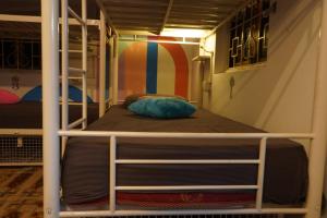 a bedroom with two bunk beds in a room at Pappi Chulo Vagator in Vagator