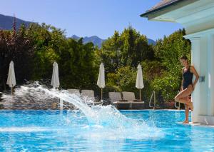 Bazén v ubytovaní Salzburgerhof, das 5-Sterne Hotel von Zell am See alebo v jeho blízkosti