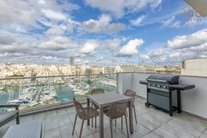 Balkón nebo terasa v ubytování Beautiful seafront home with private balcony & BBQ by 360 Estates