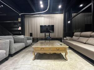 嵐羽蒔光 TV 또는 엔터테인먼트 센터