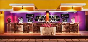 un bar en una habitación con paredes púrpuras en Goa Villagio Resort & Spa - A unit of IHM, en Betalbatim