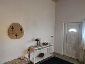 a white room with a white door and a shelf at Ferienwohnung zum Getreidelager in Schwarzenbach an der Saale