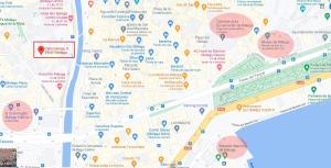 un mapa de la ciudad de París con manchas en Acogedor apartamento en Málaga centro, en Málaga