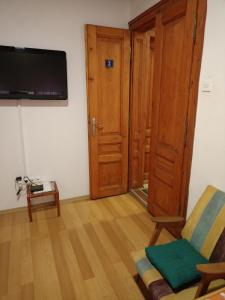 TV a/nebo společenská místnost v ubytování Apartment and rooms"Tabašnice"Tuzla centar