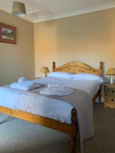a bedroom with two beds with towels on them at Lakeside Lodge in Pidley