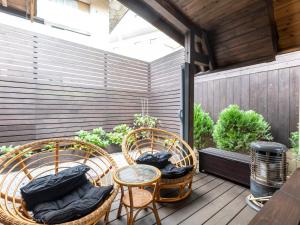 Rõdu või terrass majutusasutuses Tabist International Hotel Kaike