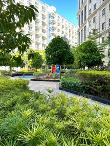Κήπος έξω από το 81 Newport Blvd Cluster 4 Unit B 3rd flr by Rechelle Nunag