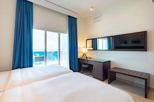 Uma cama ou camas num quarto em Radisson Blu Resort, Fujairah