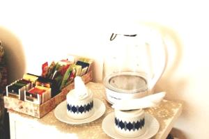 a counter with two white plates and a mirror and a table at ITALIA GUESTHOUSe in Milis
