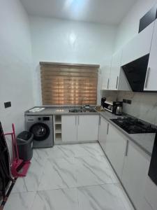 Kuchyň nebo kuchyňský kout v ubytování Exquisite 3 Bed + 5 fotografií