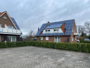 a house with solar panels on its roof at Fehmarn 17-7 in Fehmarn