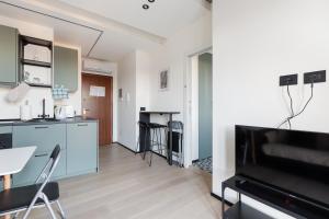 Kuchnia lub aneks kuchenny w obiekcie Milano Renovated Studio APTS