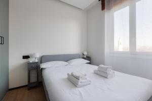 Łóżko lub łóżka w pokoju w obiekcie Milano Renovated Studio APTS