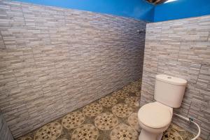 Ένα μπάνιο στο Tawe Ocean Blue Villa Lembongan +49 φωτογραφίες