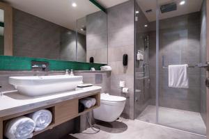 Holiday Inn Katra Vaishno Devi by IHG的一间浴室