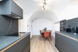 a kitchen with a table and a dining room at Luxury 2 Bedroom Apartment in Central London in London