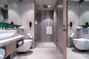 Holiday Inn Katra Vaishno Devi by IHG的一间浴室