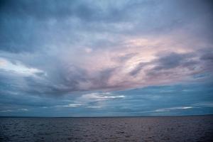 ein wolkiger Himmel über einem großen Wasserkörper in der Unterkunft Maszoperia Sun4hel Kite & Wind & Surf in Jastarnia