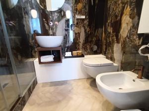 Koupelna v ubytování B&Bari, via Crollalanza - guesthouse Le Case di Aurelia + 7 fotografií
