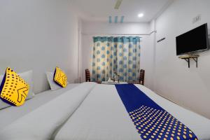 Кровать или кровати в номере SPOT ON Apsara Hotel