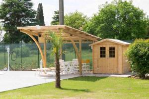 a wooden shed with a table and a picnic table at CasAlfredo Appartamento in Santa Croce sullʼ Arno +26 photos
