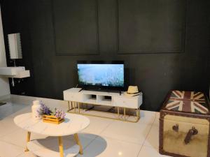 a living room with a television and a table at Arte Mont Kiara KLCC Changkat Bukit Bintang Publika 4 Pax Jalan Alor Pavilion 1R2B in Kuala Lumpur