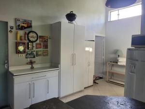 Küche/Küchenzeile in der Unterkunft Rancho Morro do Cristo - Ribeirão Claro PR
