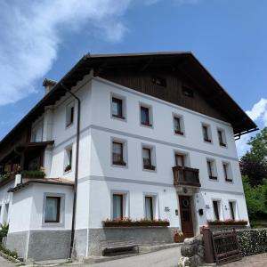 a white building with a black roof at Piccolo gioiello di montagna in Villanova