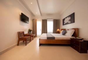 Postel nebo postele na pokoji v ubytování Ngọc Châu Hotel