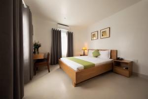 Postel nebo postele na pokoji v ubytování Ngọc Châu Hotel + 6 fotografií