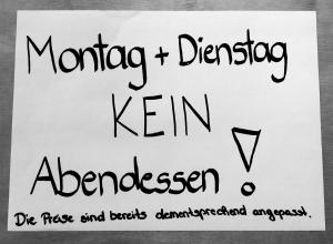 un morceau de papier avec les mots mariage et abandon de kan dans l'établissement Pension Braunhofer, à Schladming