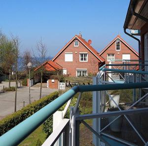 ティメンドルファー・シュトラントにあるApartmentvermittlung Mehr als Meer - Objekt 5のバルコニーから家の景色を望めます。