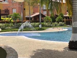 a fountain in the middle of a swimming pool at Querido Palmar in Santa Fe de Antioquia
