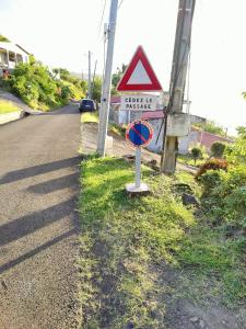 Zdjęcie z galerii obiektu Studio lumineux vue exceptionnelle sur la mer w mieście Le Marin