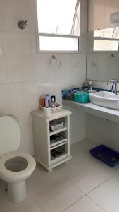 a bathroom with a toilet and a sink at Casa Itaguá in Ubatuba