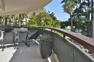 Балкон или тераса в CANNES - 2-BR flat 15-min walk to the beaches