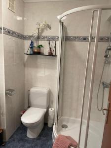 Uma casa de banho em Zeezicht Studio Delphine