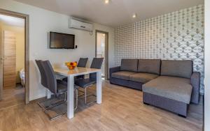 a living room with a table and a couch at Mobile Homes Rocco 2 in Banjole