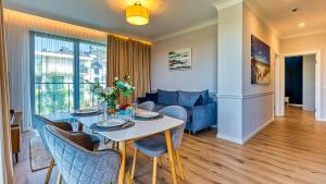 Posezení v ubytování Rezydencja Niechorze 209 z 2 sypialniami i 2 łazienkami przy plaży - 5D Apartamenty