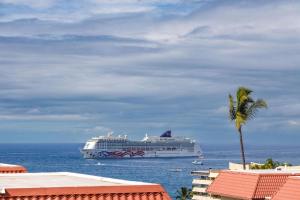 Φωτογραφία από το άλμπουμ του Kona Mansions 225 Top Floor 2 story Ocean views! σε Kailua-Kona