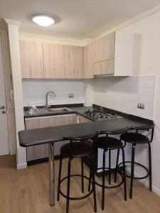 Kuchyň nebo kuchyňský kout v ubytování HERMOSO DEPARTAMENTO LA SERENA EXCELENTE UBICACIÓN
