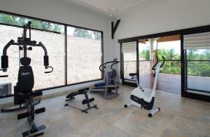 The fitness centre and/or fitness facilities at Frangipani Villas