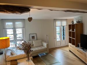 Televízia a/alebo spoločenská miestnosť v ubytovaní KAI GANE Excepcional apartamento puerto viejo de Bermeo