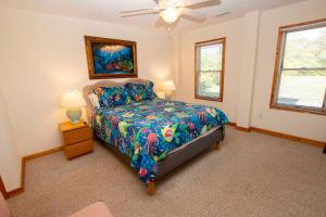 Postel nebo postele na pokoji v ubytování Oceanside, Private Pool, Hot Tub, Pool Table, WC817, Dancin' Dolphin + 46 fotografií