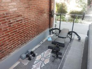 Fitness centrum a/nebo fitness zařízení v ubytování Leo Home Stay