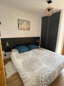 a bedroom with a large bed with a black headboard at Le Roc in Saint-Jean-d'Aulps