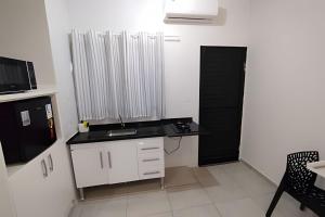 Kuchyň nebo kuchyňský kout v ubytování Xavi Studio - Proximo ao Boulevard Shopping, Av Nacoes Unidas e Nuno de Assis.