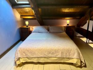 Posteľ alebo postele v izbe v ubytovaní Le Serre Suites & Apartments