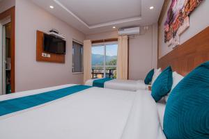 Uma cama ou camas num quarto em Majheri Resort and Spa